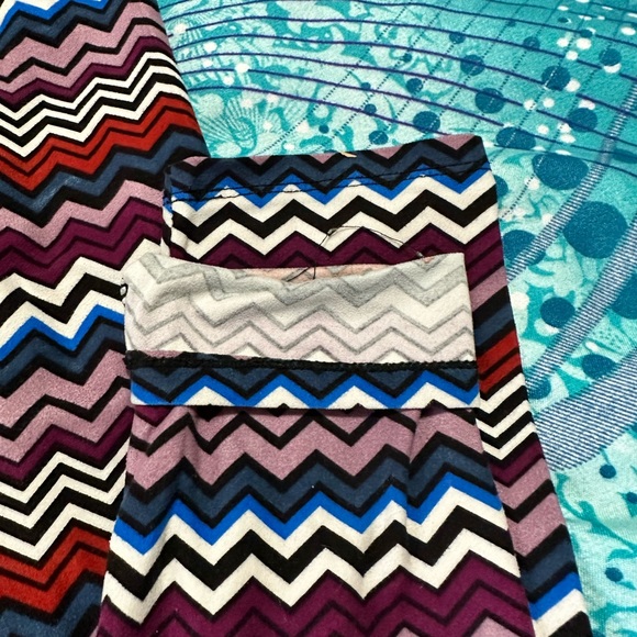 Zig Zag Striped Ladies Leggings - Picture 2 of 5